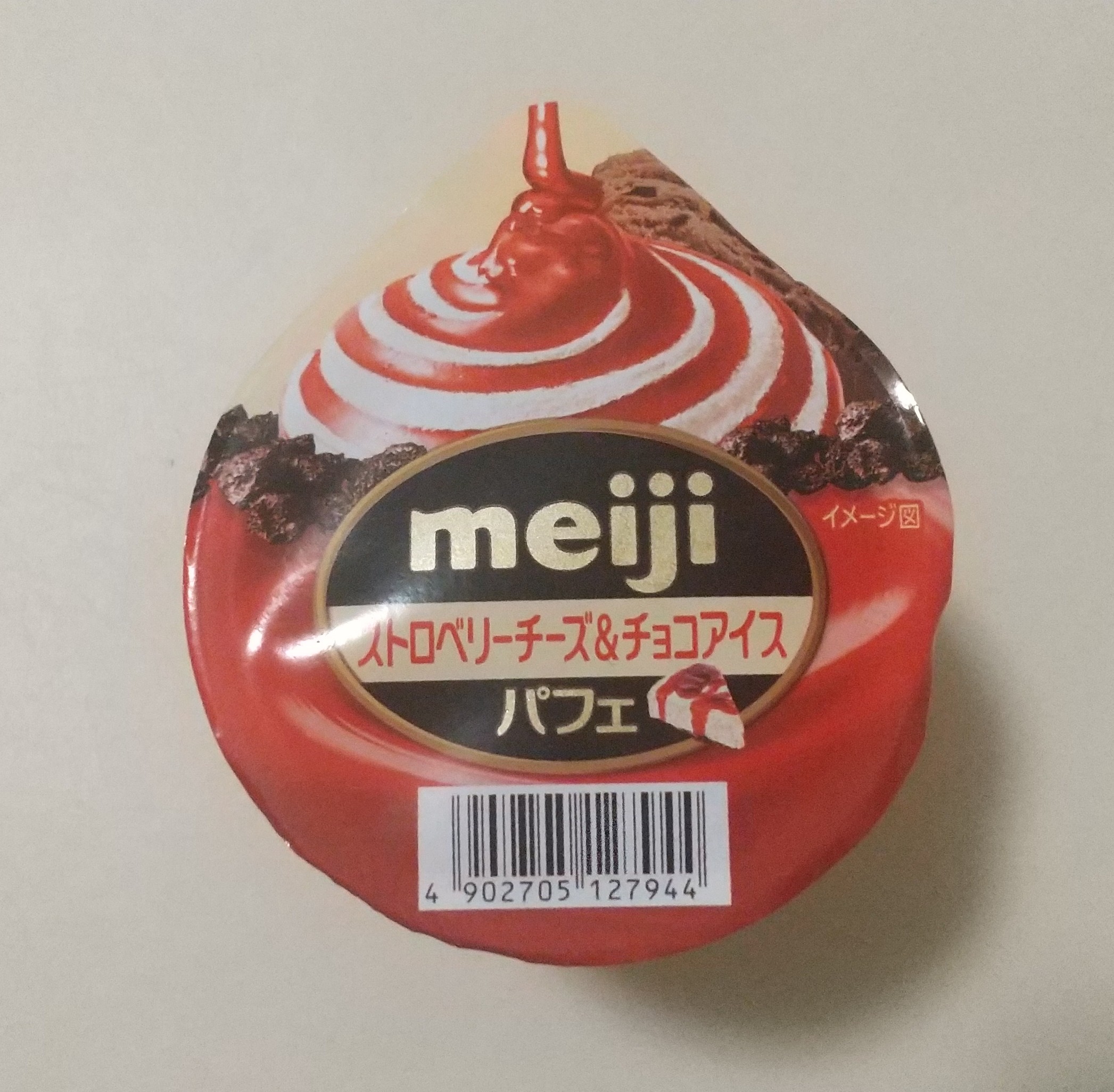 明治ストロベリーチーズ＆チョコアイスパフェ
